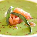 Basilicumsoep met kerrieroom en zalm