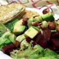 Salade van avocado, rode biet en rucola met[...]