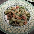 Pasta met gerookte zalm en brandneteltopjessaus