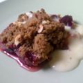 Pruimenperencrumble met custardsaus