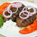 Griekse bifteki met feta