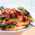 Penne met tonijn en krokant broodkruim