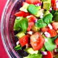Avocado tomaat salade