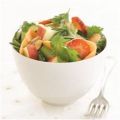 Zomerse fruit-groente salade