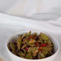 Snijbonen met zwarte boontjes en chilipeper