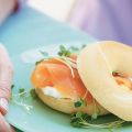 Bagels met gerookte zalm en mierikswortel