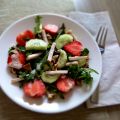 Salade met aardbeien en gerookte kip