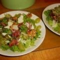 Salade met rauwe ham, druiven en walnoten