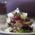 Sandwich met Geitenkaas, Coburger en Bessenjam
