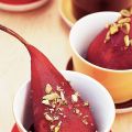 Peren met pistachenoten in wijnsiroop