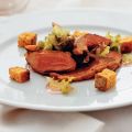 Salade met eendenborst en kruidkoekcroutons