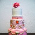 Bruidstaart met icing en isomalt juwelen