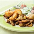 Gebakken speklapjes met komkommersalade