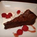 Amerikaanse chocoladetaart met noten