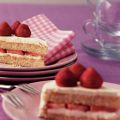 Yoghurtroomtaart met limoen en aardbeien