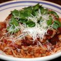 Pasta met tomaten, basilicum en olijven