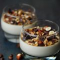 koffie - hazelnoten panna cotta met stukjes[...]