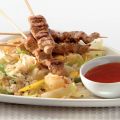 Oosterse vleesspiesjes met rijstsalade