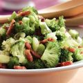 Broccolisalade met warme vinaigrette