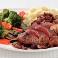 Ribeye steak met rodewijnsaus